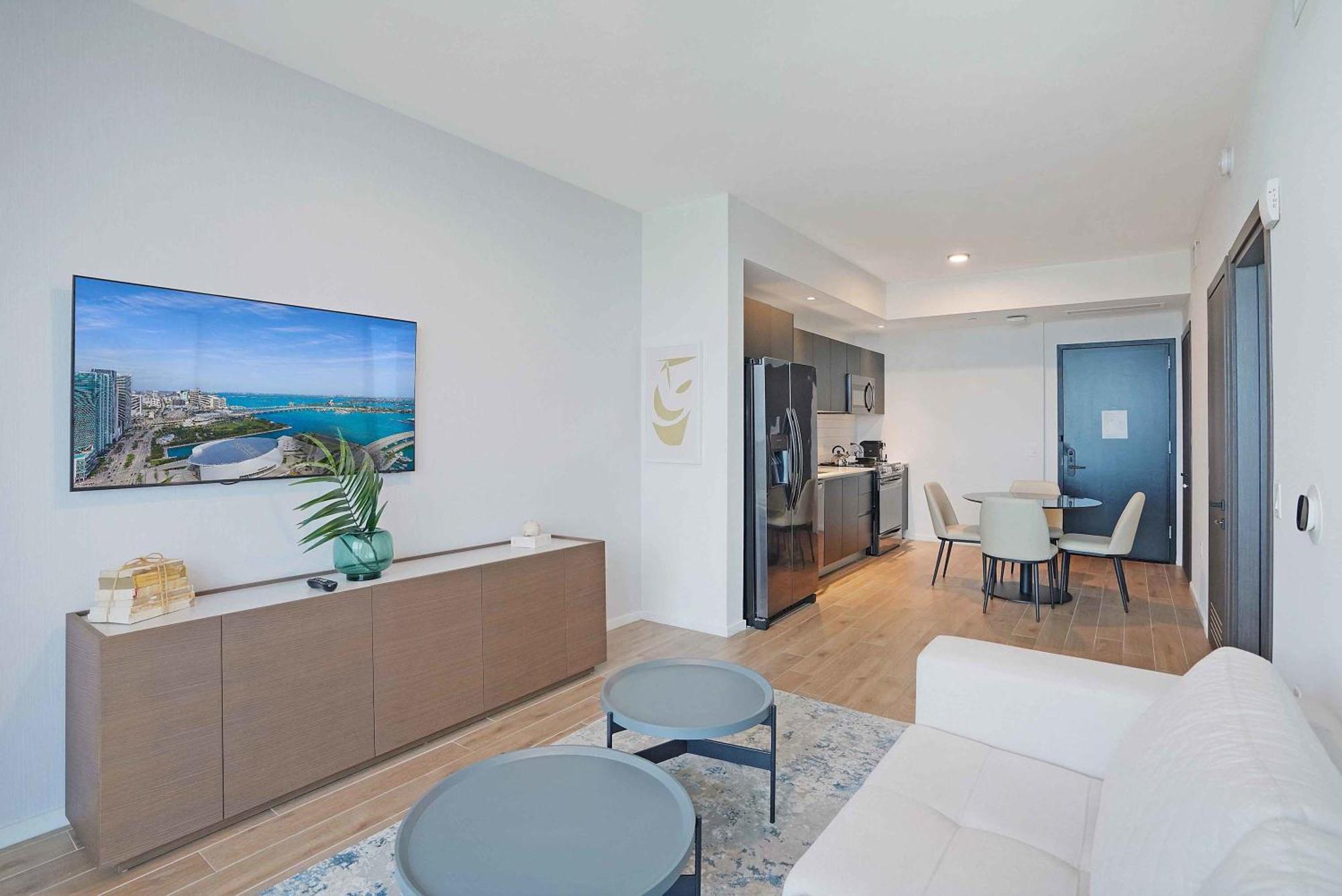 Mvr - 5-star Pool & Private Balcony Apartment *
